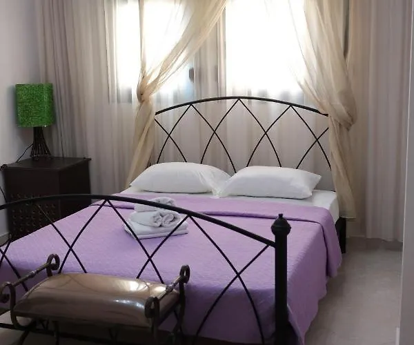 Irenes * Kallithea (Chalkidiki)